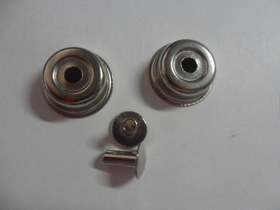 【供應(yīng)箱包炮腳,鐵絲箱包角扣 箱包鐵絲扣】價格,廠家,圖片,其他箱包服裝配件,平湖市良正五金-